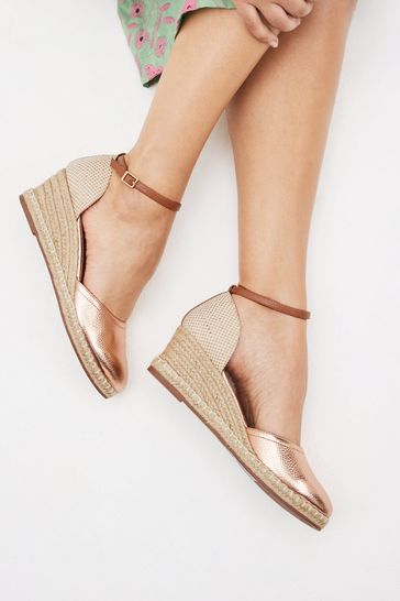 Forever Comfort - Rose Gold Closed Toe Wedges (Size 6W) - Like New