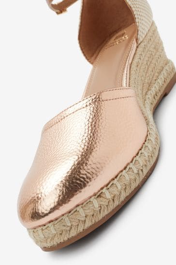 Forever Comfort - Rose Gold Closed Toe Wedges (Size 6W) - Like New
